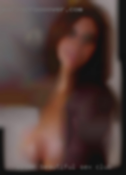 Older beautiful sex club woman are my  thing.